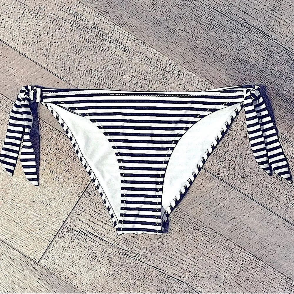 NWOT! H&M Navy and White Bikini Bottoms. Size 10.